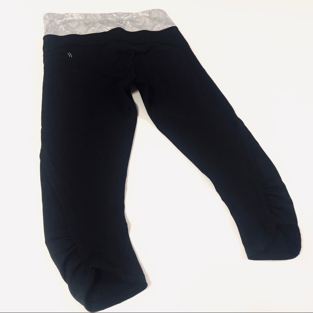 LULULEMON BLACK GRAY TOP SPEED RUCHED CROP CAPRI’S - Picture 3 of 12